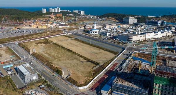 부산 기장군 오시리아 관광단지 내 문화예술타운 쇼플렉스 부지 전경. 국제신문 DB