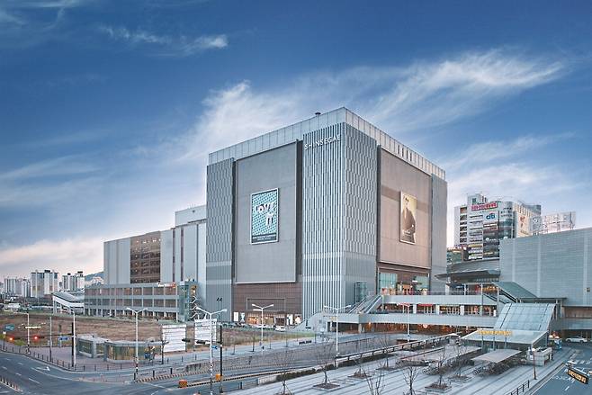 새롭게 리뉴얼한 신세계 의정부점.