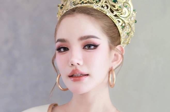 태국 미인대회 우승자가 과거 노출 영상을 찍었다는 이유로 하루만에 왕관을 박탈당했다. [사진출처 = 페이스북]
