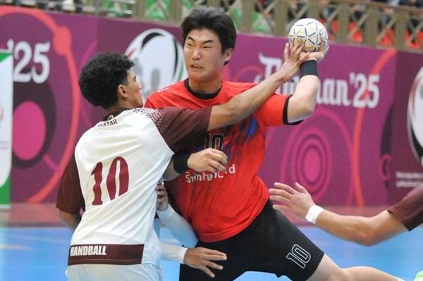 사진 제1회 아시아남자 핸드볼선수권대회(U17) 준결 한국과 카타르의 경기 모습, 사진 제공=아시아핸드볼연맹
