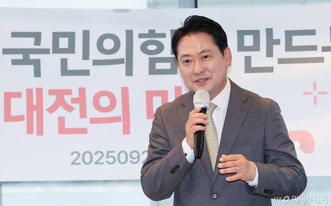 (대전=뉴스1) 김기태 기자 = 장동혁 국민의힘 대표가 24일 대전 유성구 한 카페에서 열린 대전 청년과 간담회에서 발언하고 있다. 2025.9.24/뉴스1  Copyright (C) 뉴스1. All rights reserved. 무단 전재 및 재배포,  AI학습 이용 금지. /사진=(대전=뉴스1) 김기태 기자