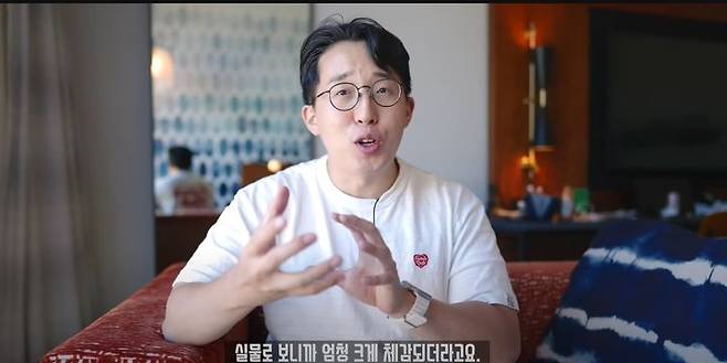 [서울=뉴시스] 유튜버 잇섭의 '아이폰 15' 리뷰 영상. (사진=유튜브 'ITSub 잇섭' 채널 영상 캡처) *재판매 및 DB 금지