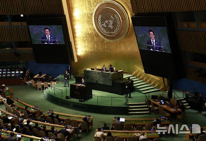 [뉴욕=뉴시스] 최동준 기자 = 이재명 대통령이 23일(현지 시간) 미국 뉴욕 유엔 본부에서 열린 제80차 유엔 총회에서 기조연설을 하고 있다. 2025.09.24. photocdj@newsis.com