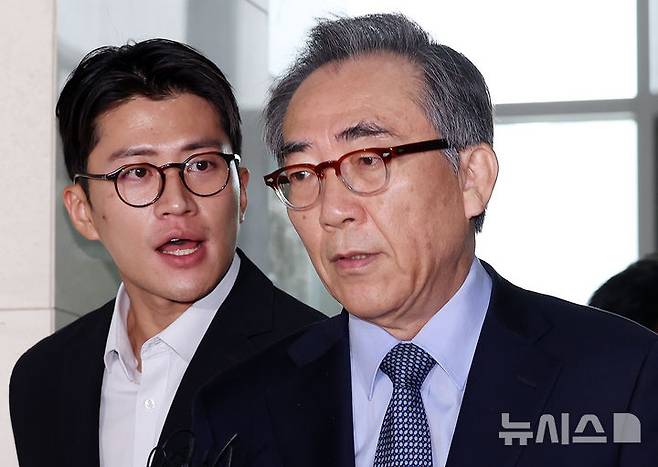 [서울=뉴시스] 조성우 기자 = 조태열 전 외교부 장관이 24일 오전 서울 서초구 순직 해병 특별검사팀 사무실에서 피의자 소환 조사를 받기 위해 출석하고 있다. 2025.09.24. xconfind@newsis.com