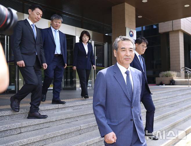 [과천=뉴시스] 윤석열 전 대통령 부인 김건희 여사 관련 의혹을 수사하는 민중기 특별검사와 특별검사보들. (사진=뉴시스DB). 2025.09.24. photo@newsis.com