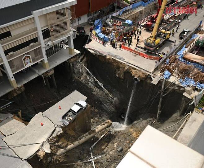 도로 붕괴 현장 모습 [카오소드 캡처]