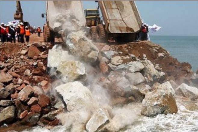 새만금 방조제 마지막 물막이 공사. 전북CBS