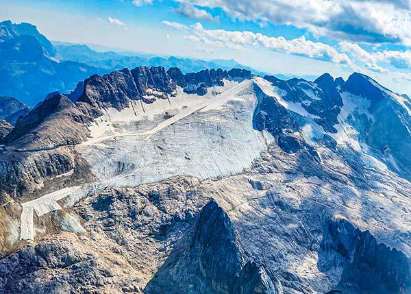 수많은 세월 동안 형성된 이 빙하가&nbsp;우리 세대에서 사라질 것이라는 예측은 점점 현실화되고 있다.&nbsp;