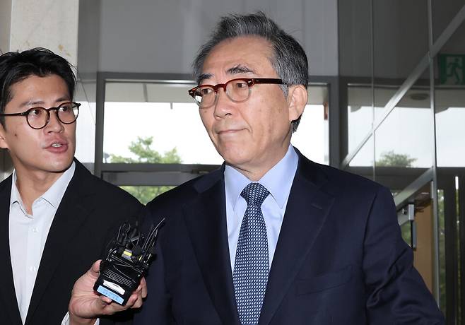 조태열 전 외교부 장관이 피의자 신분으로 조사를 받기 위해 24일 서울 서초구 순직해병 특별검사팀으로 출석하고 있다. ⓒ연합뉴스