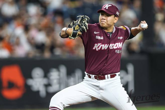 키움 신인 박정훈이 잔여경기 불펜으로 자리를 옮길 예정이다. 설종진 키움 감독대행은 20일 사직 롯데전에서 황성빈의 머리를 맞힌 게 마인드 컨트롤에 영향을 줬다고 본다. 사진제공｜키움 히어로즈