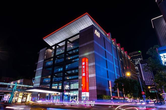 현대백화점.대만 신광미츠코시 백화점 야간 전경