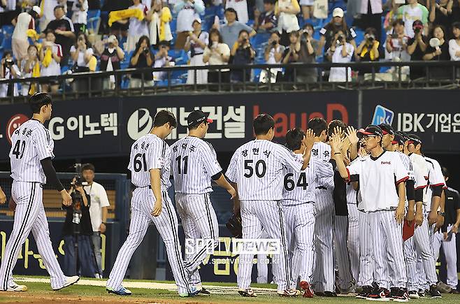 ▲ LG 선수단과 염경엽 감독 ⓒ곽혜미 기자