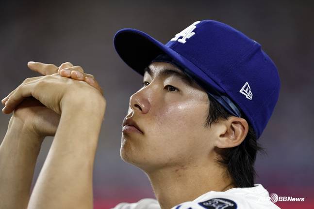 벤치에서 경기를 지켜보는 김혜성. /AFPBBNews=뉴스1