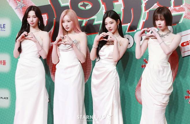 걸그룹 에스파가 25일 오후 인천 인스파이어 리조트에서 진행된 2024 SBS 가요대전 레드카펫 행사에 참석해 포즈를 취하고 있다. /2024.12.25 /사진=이동훈 photoguy@