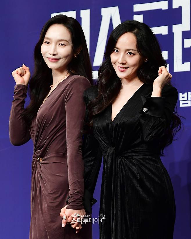 배우 이민영(왼쪽)과 유진. <강영국 기자>