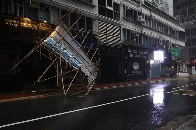 태풍 라가사 상륙 임박한 홍콩 침사추이시내 [SCMP 캡처. 재판매 및 DB금지]