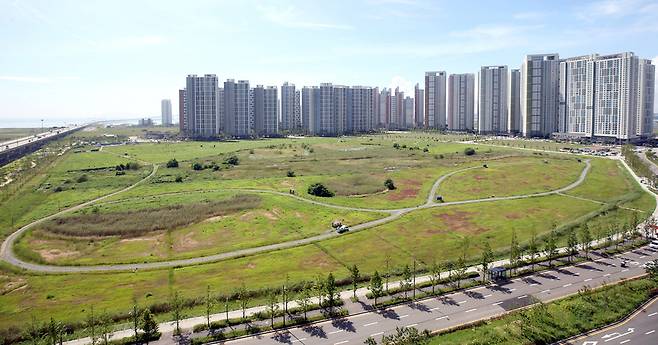 ▲ 인천 연수구 송도국제도시 8공구 R2 블록 부지 전경. /사진제공=인천경제자유구역청