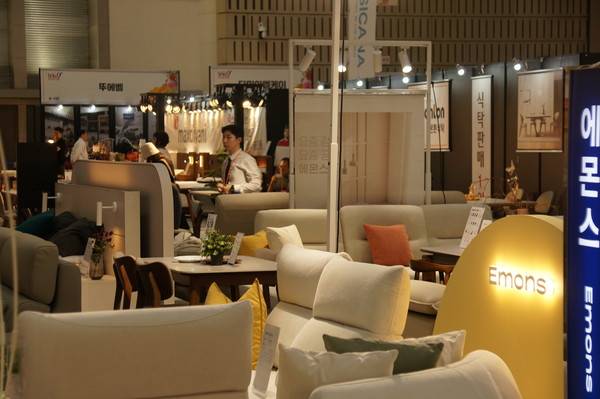 오늘(25일) 열린 '제7회 2025 인천가구박람회' [사진 = 이장원 기자]