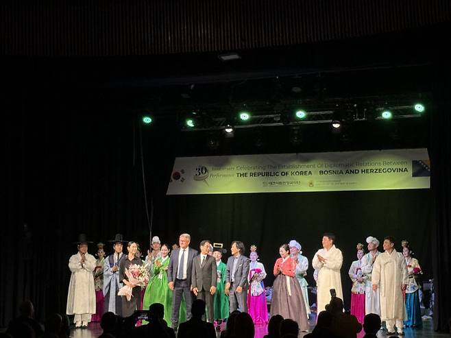 국악단은 지난 21일 주크로아티아 대사관 초청으로 자그레브에서, 23일에는 한-보스니아 헤르체고비나 수교 30주년을 기념해 사라예보에서 공연을 펼쳤다./사진=대전시립연정국악원 제공