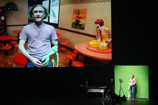 호주 '엄빌리컬 브라더스'의 하이 텐션 라이브 코미디 쇼 ‘더 디스트렉션’ 중에서. 박희진 사진가 제공