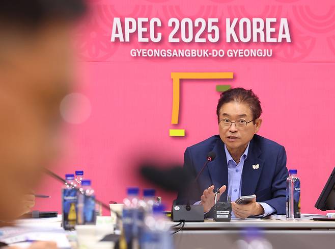 ▲ 이철우 경북지사가 25일 경주엑스포공원 대회의실에서 열린 APEC 준비상황 점검 회의를 주재하고 있다. 경북도 제공.