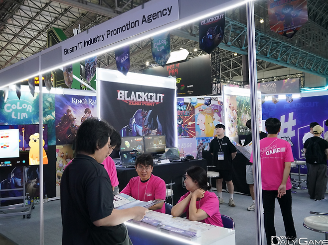 지역의 게임을 소개하고 미팅의 장소로 활용된 부산정보산업진흥원 부스.