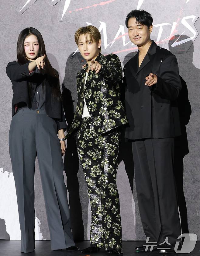 배우 박규영(왼쪽부터)과 임시완, 조우진이 25일 오후 서울 광진구 자양동 롯데시네마 건대입구점에서 열린 넷플릭스 영화 ‘사마귀’ 제작보고회에 참석해 포즈를 취하고 있다. 2025.9.25/뉴스1 ⓒ News1 권현진 기자