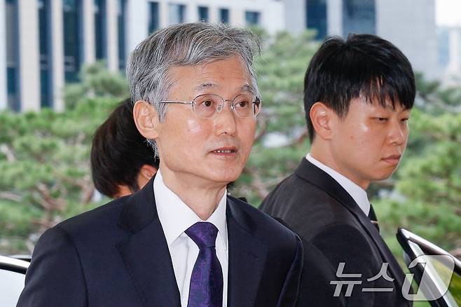 조희대 대법원장이 25일 오전 서울 서초구 대법원 청사에 도착해 출근하고 있다. 2025.9.25/뉴스1 ⓒ News1 안은나 기자