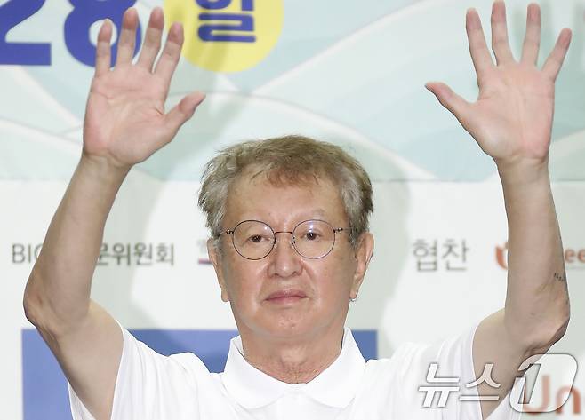 코미디언 전유성이 25일 밤 전북대학교병원에서 별세했다. 전유성은 이날 오후 9시 5분께 전북대병원에서 향년 76세를 일기로 생을 마감했다. 전유성은 폐기흉 증세가 악화돼 최근 전북대병원에 입원해 치료를 받았던 것으로 알려졌다. (뉴스1 DB) 2025.9.25/뉴스1