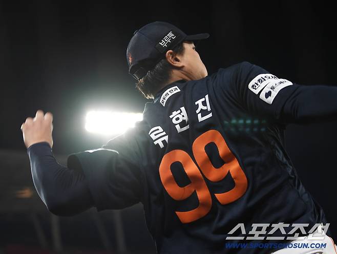 17일 광주 기아챔피언스필드에서 열린 한화-KIA전. 한화 선발 류현진이 등판을 준비하고 있다. 광주=정재근 기자 cjg@sportschosun.com/2025.9.17/