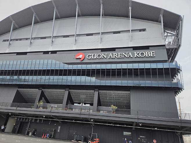 B2리그 고베 스탁스의 홈 구장 글리온 아레나 고베의 전경. 고베시 신항지구 재개발 사업 일환으로 건설됐다. 단순한 농구장이 아니라 복합 시설물로 고베의 새로운 랜드마크를 만들기 위해 주변과 연계해 건설됐다. 고베=류동혁 기자