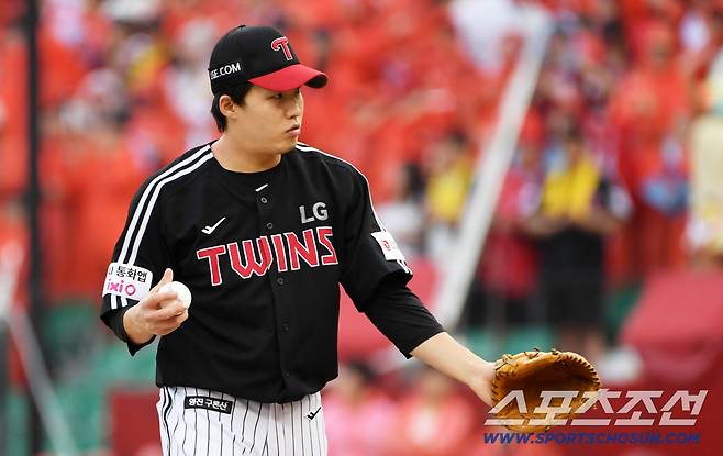 17일 인천 SSG랜더스필드에서 열린 SSG 랜더스와 LG 트윈스의 경기. LG 임찬규가 숨을 고르고 있다. 인천=박재만 기자 pjm@sportschosun.com/2025.08.17/