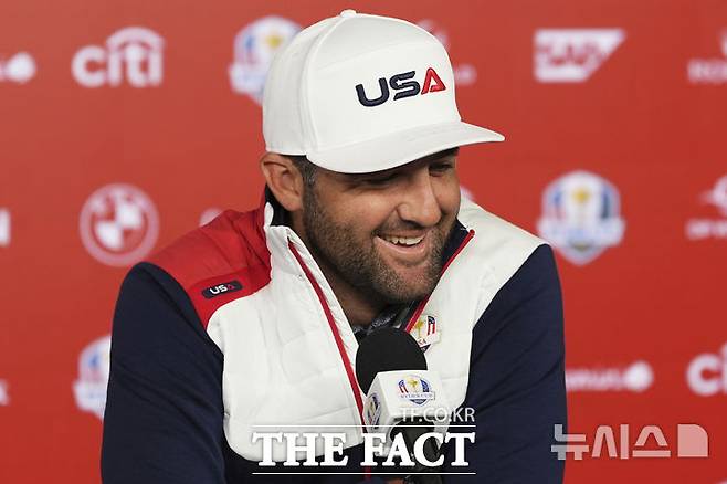 미국팀 에이스인 스코티 셰플러가 대회를 앞두고 가진 기자회견에서 기자들의 질문에 답하고 있다. 파밍데일(뉴욕)/AP.뉴시스