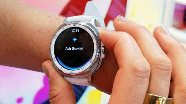 애플이 아이폰에 갤럭시워치 등 타사 스마트워치를 지원하는 것을 테스트 중이다. 사진은 삼성 갤럭시워치8 (출처=씨넷)