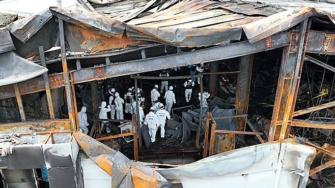 지난해 6월 발생한 아리셀 공장 화재 현장 ⓒ연합뉴스