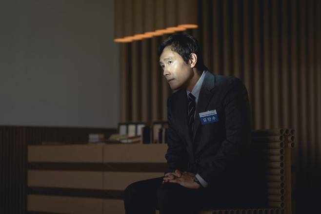 영화 '어쩔수가없다' 속 배우 이병헌, CJ ENM 제공