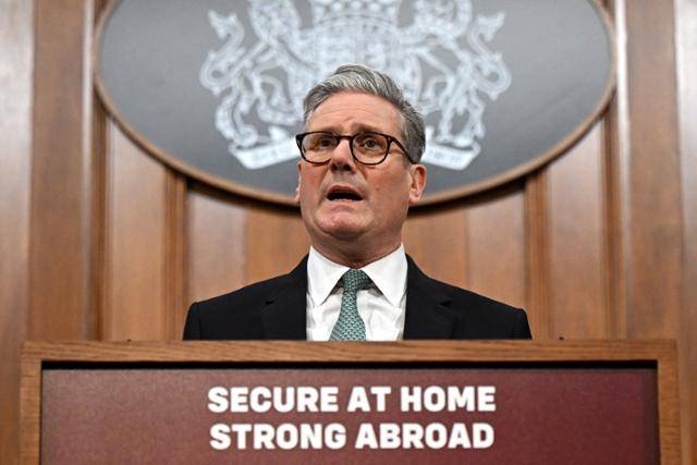 키어 스타머 영국 총리가 지난 6월 25일 런던 총리 관저에서 국방비 인상 및 대외원조 삭감 계획을 발표하는 모습. 런던=로이터 연합뉴스