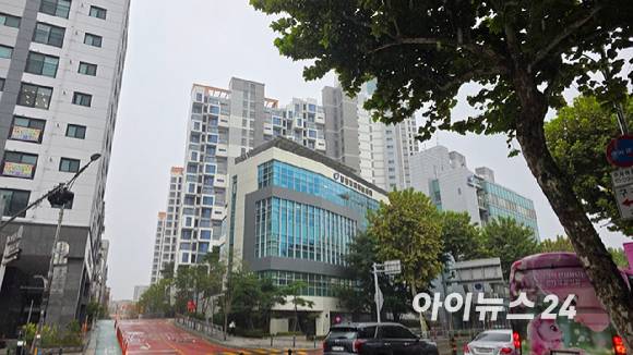 24일 서울어린이대공원 인근에서 바라본 e편한세상광진그랜드파크. [사진=이수현 기자]