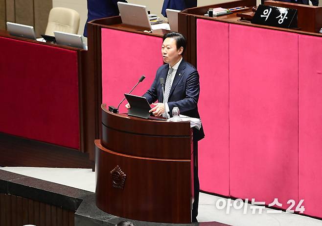 25일 서울 여의도 국회에서 열린 제429회국회(정기회) 제9차 본회의에서 박수민 국민의힘 의원이 정부조직법 일부개정법률안(대안)에 대한 무제한 토론(필리버스터)을 하고 있다. [사진=정소희 기자]