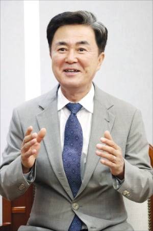 김태흠 충남지사가 “베이밸리 프로젝트를 통해 충남 북부와 경기 남부를 아우르는 아산만을 미래 첨단산업 거점이자 초광역 협력의 성공 모델로 만들어 가겠다”고 말했다. /충청남도 제공