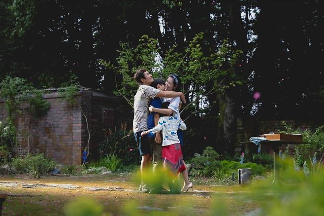영화 <어쩔수가없다> 스틸컷 / 사진. © 2025 CJ ENM Co., Ltd., MOHO FILM ALL RIGHTS RESERVED
