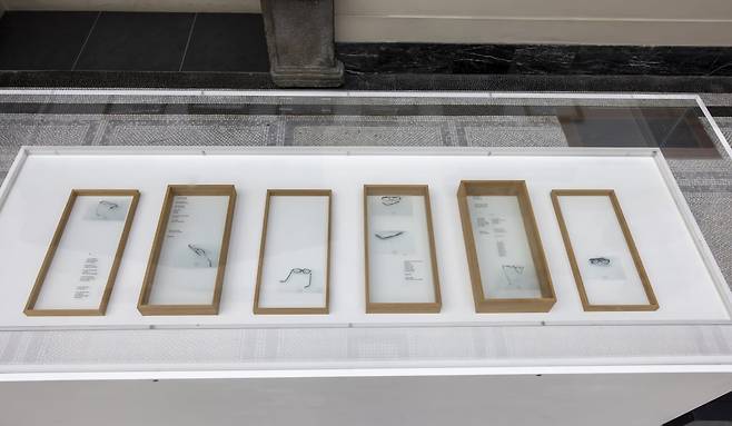 베이루트 항구 폭발 사고의 처참함을 되새긴 작품 ‘기록과 안경의 파편’. / 사진. © Victoria and Albert Museum, London