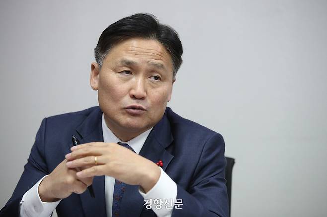 김영진 더불어민주당 의원이 2023년 국회에서 경향신문과 인터뷰를 하고 있다. 성동훈 기자