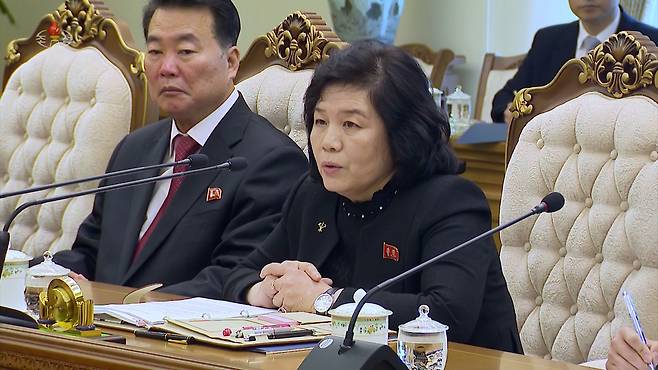최선희 북한 외무상(오른쪽)이 2023년 10월 19일 세르게이 라브로프 러시아 외무장관과 평양에서 회담하고 있다. 조선중앙TV 화면·연합뉴스