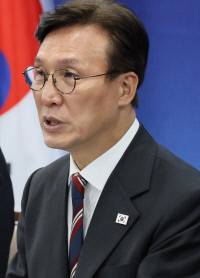 김민석 국무총리가 25일 서울 중구 한국관광공사 서울센터에서 열린 제10차 국가관광전략회의에서 발언을 하고 있다.  연합뉴스