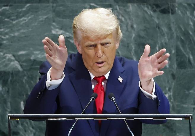 도널드 트럼프 미국 대통령이 23일(현지시간) 뉴욕 유엔본부에서 열린 제80차 유엔총회 일반토의에서 연설하고 있다. UPI연합뉴스