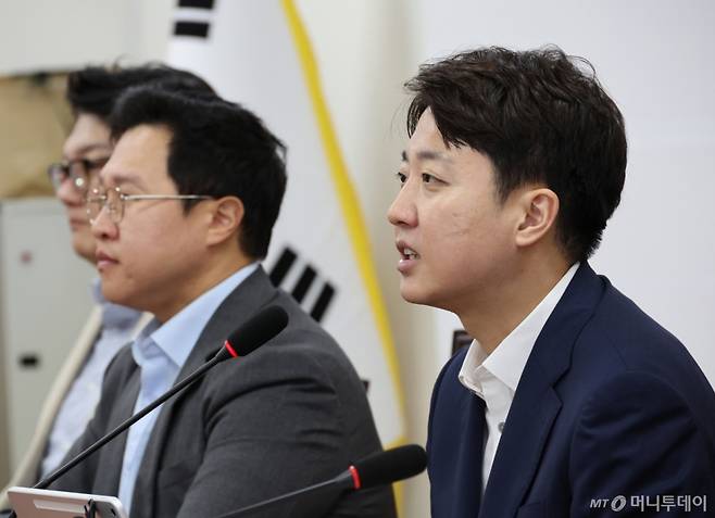 [서울=뉴시스] 김금보 기자 = 이준석 개혁신당 대표가 22일 오전 서울 여의도 국회에서 열린 최고위원회의에서 발언을 하고 있다. 2025.09.22. kgb@newsis.com /사진=김금보