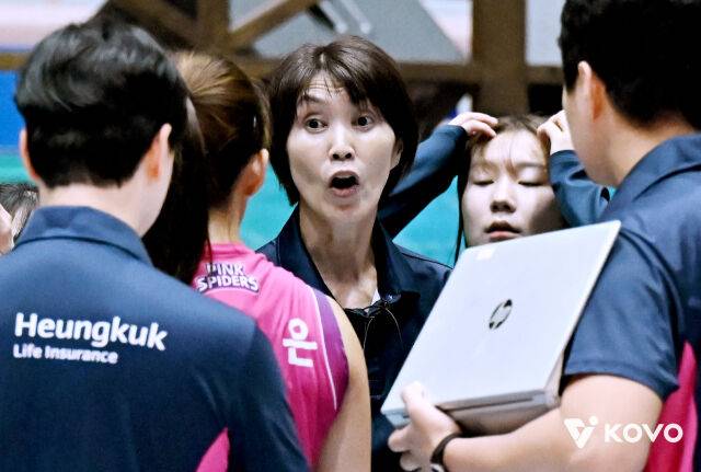 흥국생명 요시하라 도모코 감독./KOVO