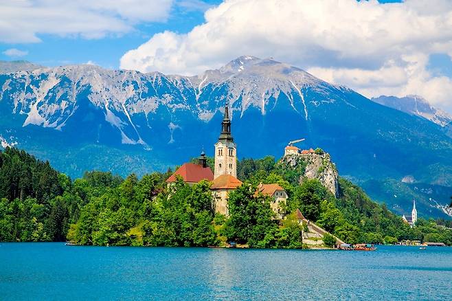 블레드성에선 한국드라마 흑기사가 촬영됐다.