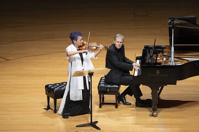바이올리니스트 정경화와 피아니스트 케빈 케너의 듀오 리사이틀 [크레디아 제공]